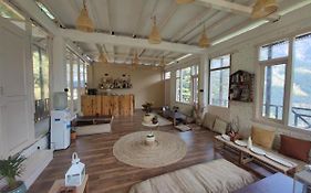 Freebird Nest 2 Stays & Cafe